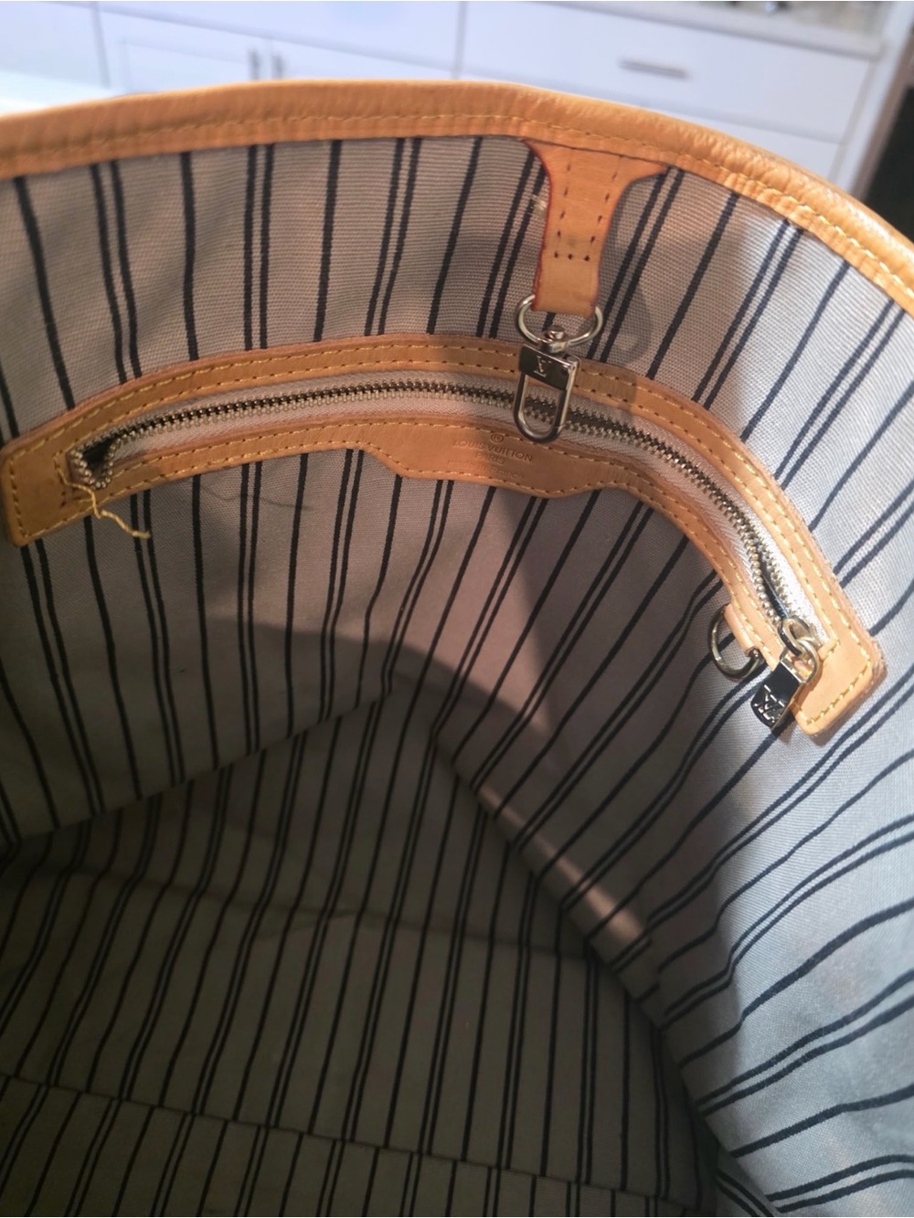 Louis Vuitton Monogram Canvas Brown Shoulder Bucket Bag with Tan Trim - Picture 3 of 5
